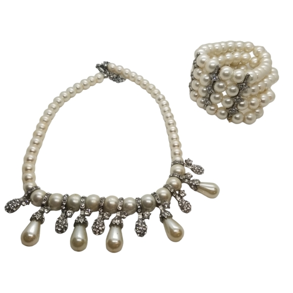 VINTAGE FAUX PEARL & RHINESTONE STATEMENT NECKLACE & BRACELET SET - Picture 4 of 9